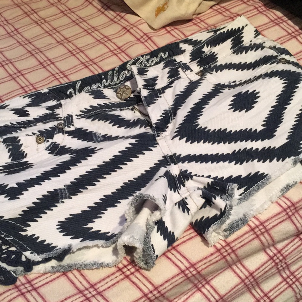 Short shorts navy and white